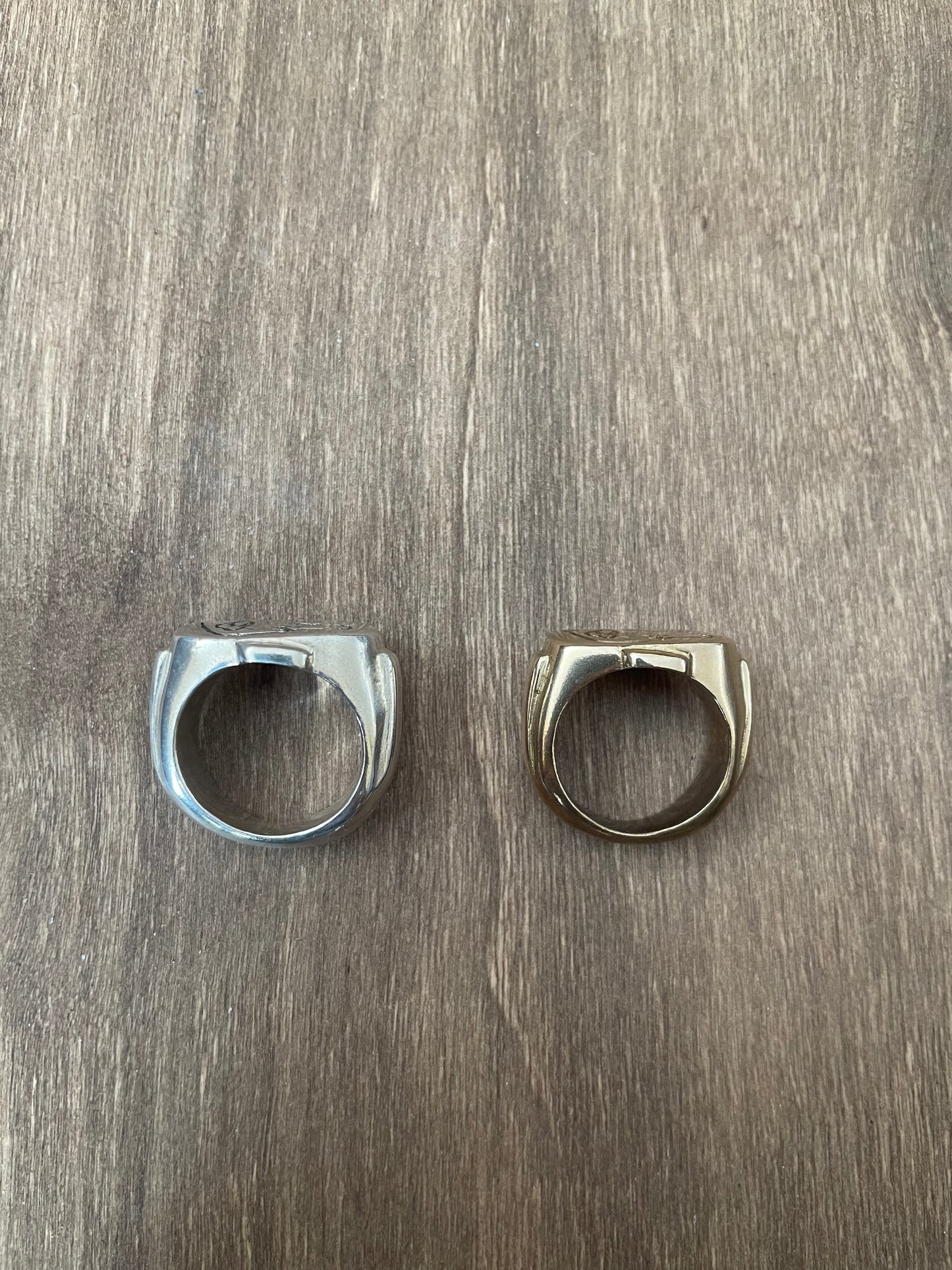 Perro Signet Ring