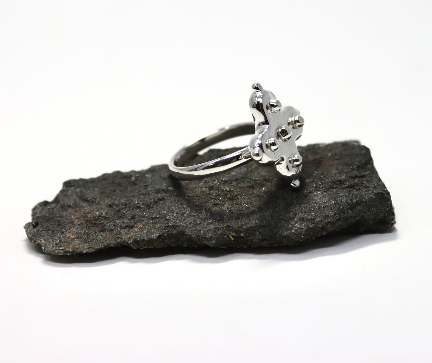 Cruciform ring